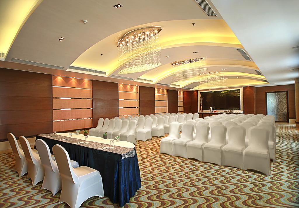 Fortune Select Sg Highway, Ahmedabad - Member Itc Hotels' Group Zewnętrze zdjęcie
