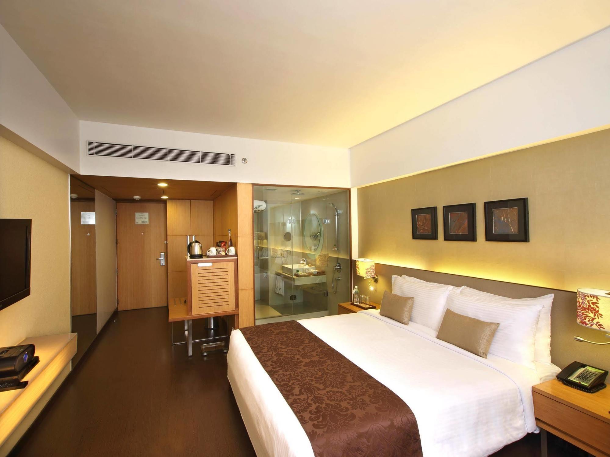 Fortune Select Sg Highway, Ahmedabad - Member Itc Hotels' Group Zewnętrze zdjęcie