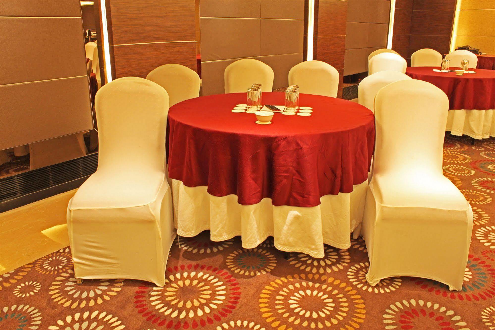 Fortune Select Sg Highway, Ahmedabad - Member Itc Hotels' Group Zewnętrze zdjęcie
