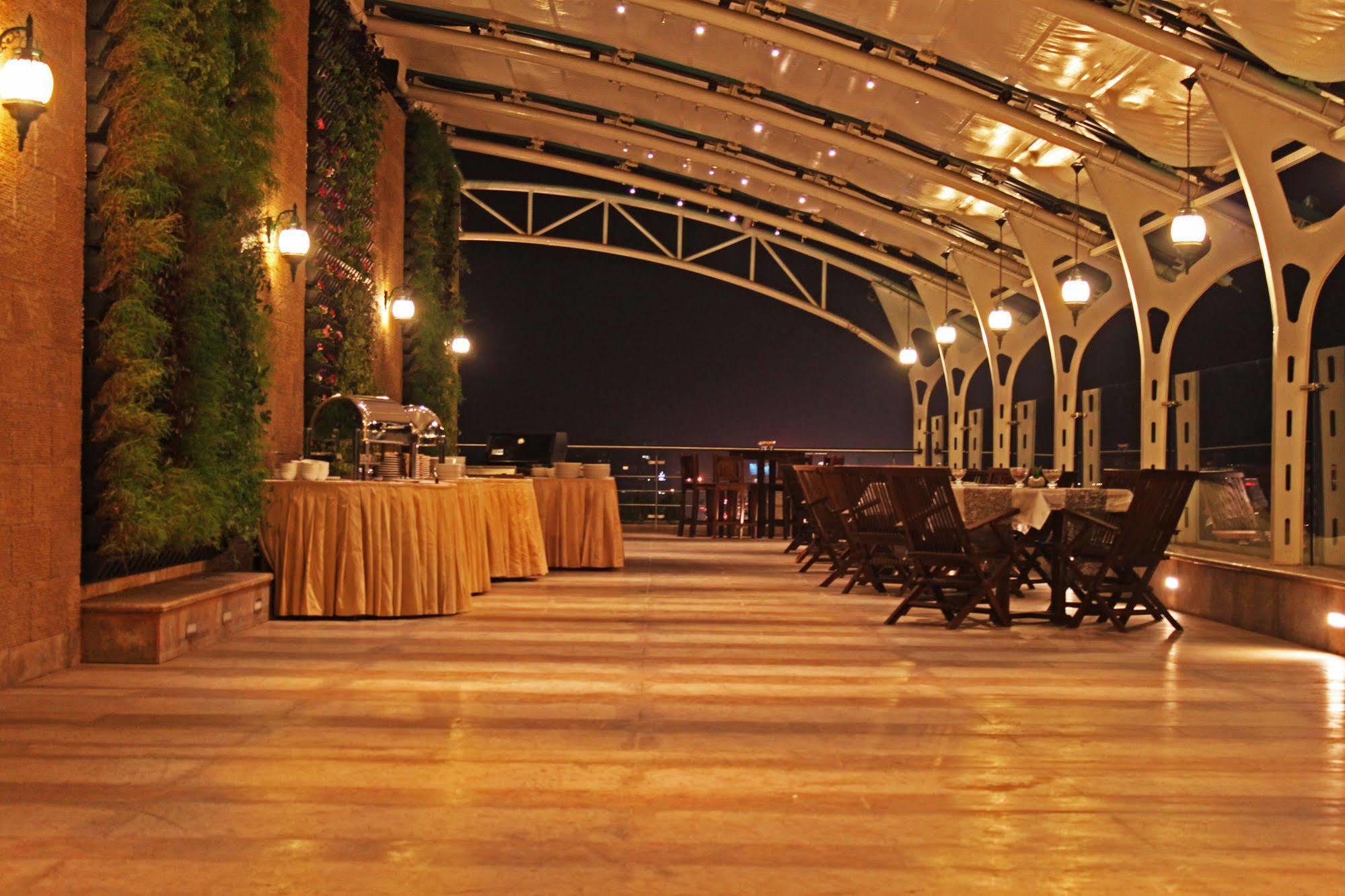 Fortune Select Sg Highway, Ahmedabad - Member Itc Hotels' Group Zewnętrze zdjęcie